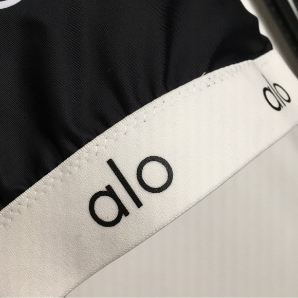 ALO Yoga Black Leggings with White Trim - Picture 8 of 8